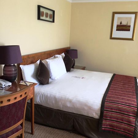 The Royal Chace Hotel Enfield Extérieur photo