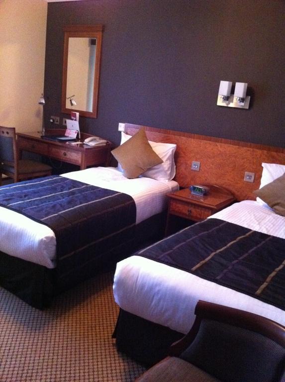 The Royal Chace Hotel Enfield Extérieur photo
