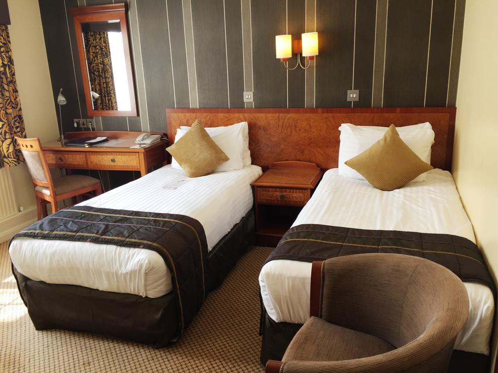 The Royal Chace Hotel Enfield Extérieur photo