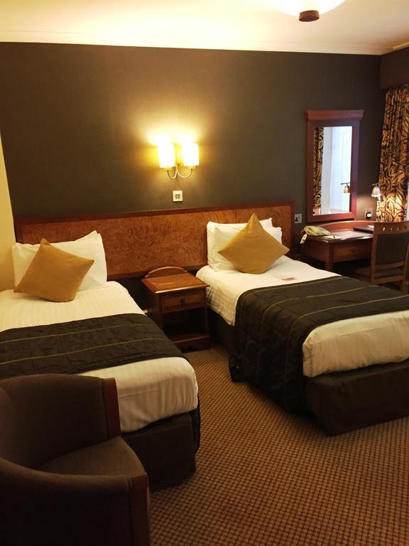 The Royal Chace Hotel Enfield Extérieur photo