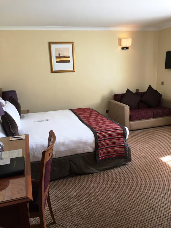 The Royal Chace Hotel Enfield Extérieur photo
