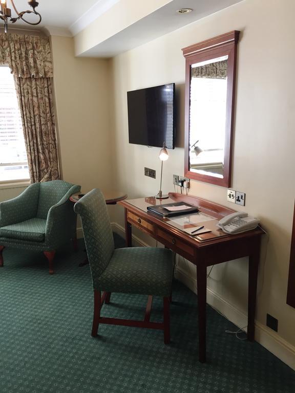 The Royal Chace Hotel Enfield Extérieur photo