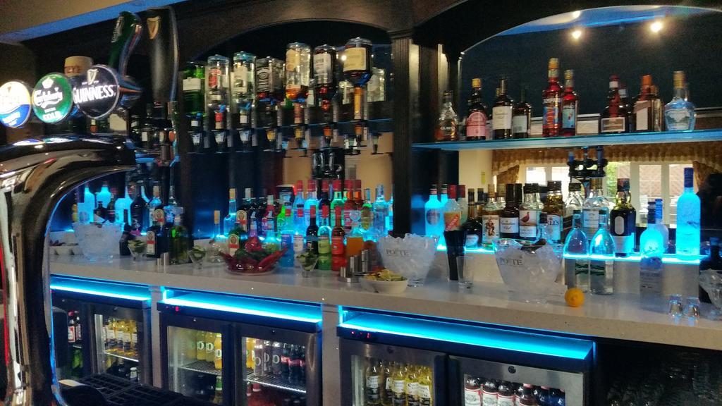 The Royal Chace Hotel Enfield Extérieur photo