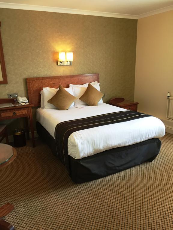 The Royal Chace Hotel Enfield Extérieur photo
