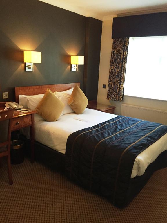 The Royal Chace Hotel Enfield Extérieur photo