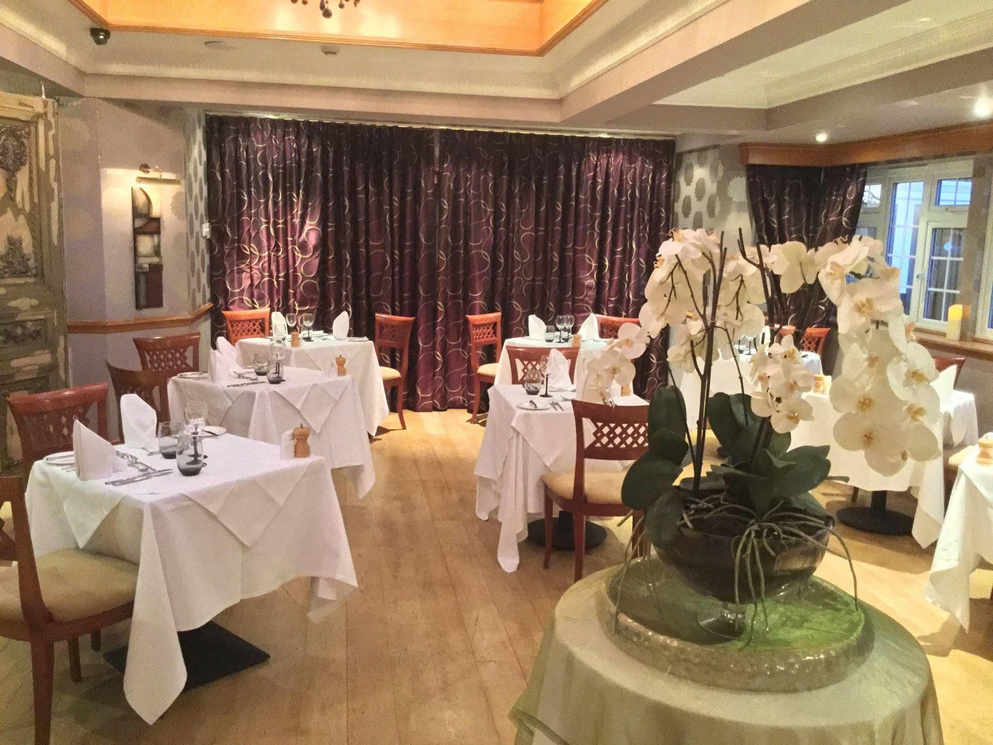 The Royal Chace Hotel Enfield Extérieur photo
