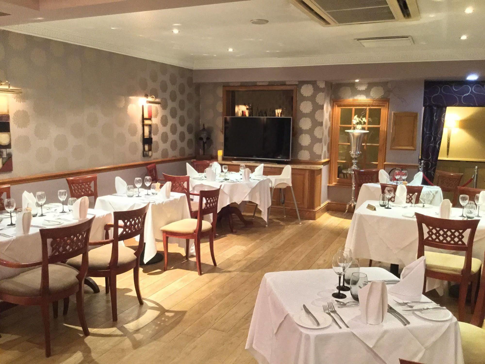 The Royal Chace Hotel Enfield Extérieur photo