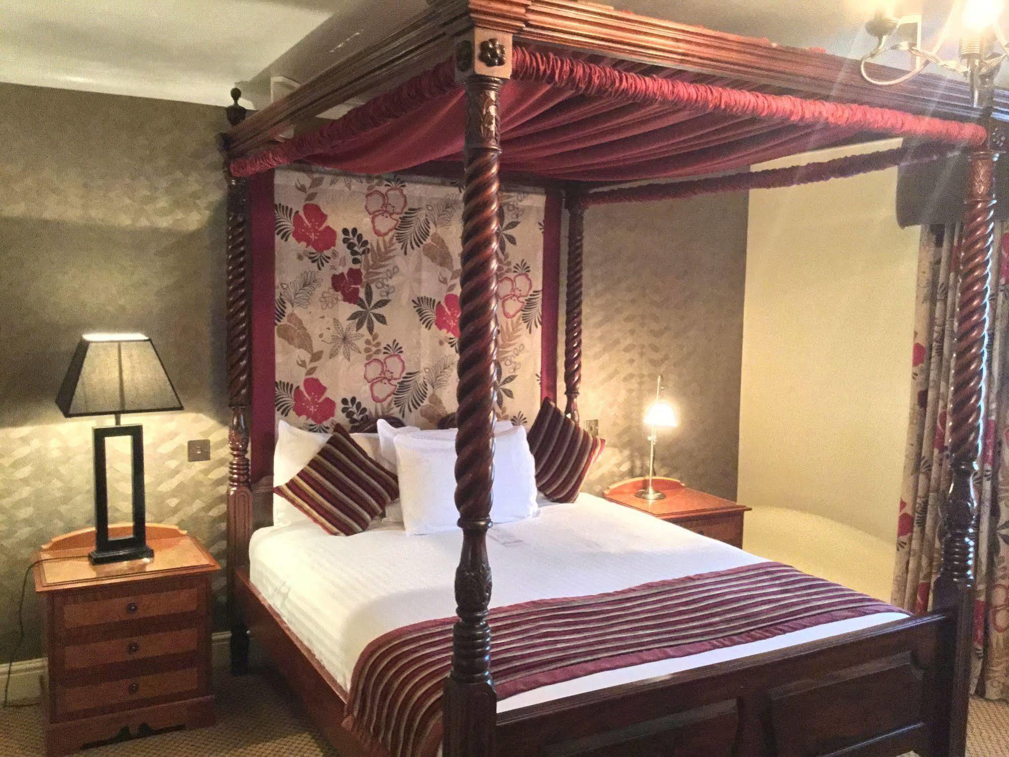 The Royal Chace Hotel Enfield Extérieur photo
