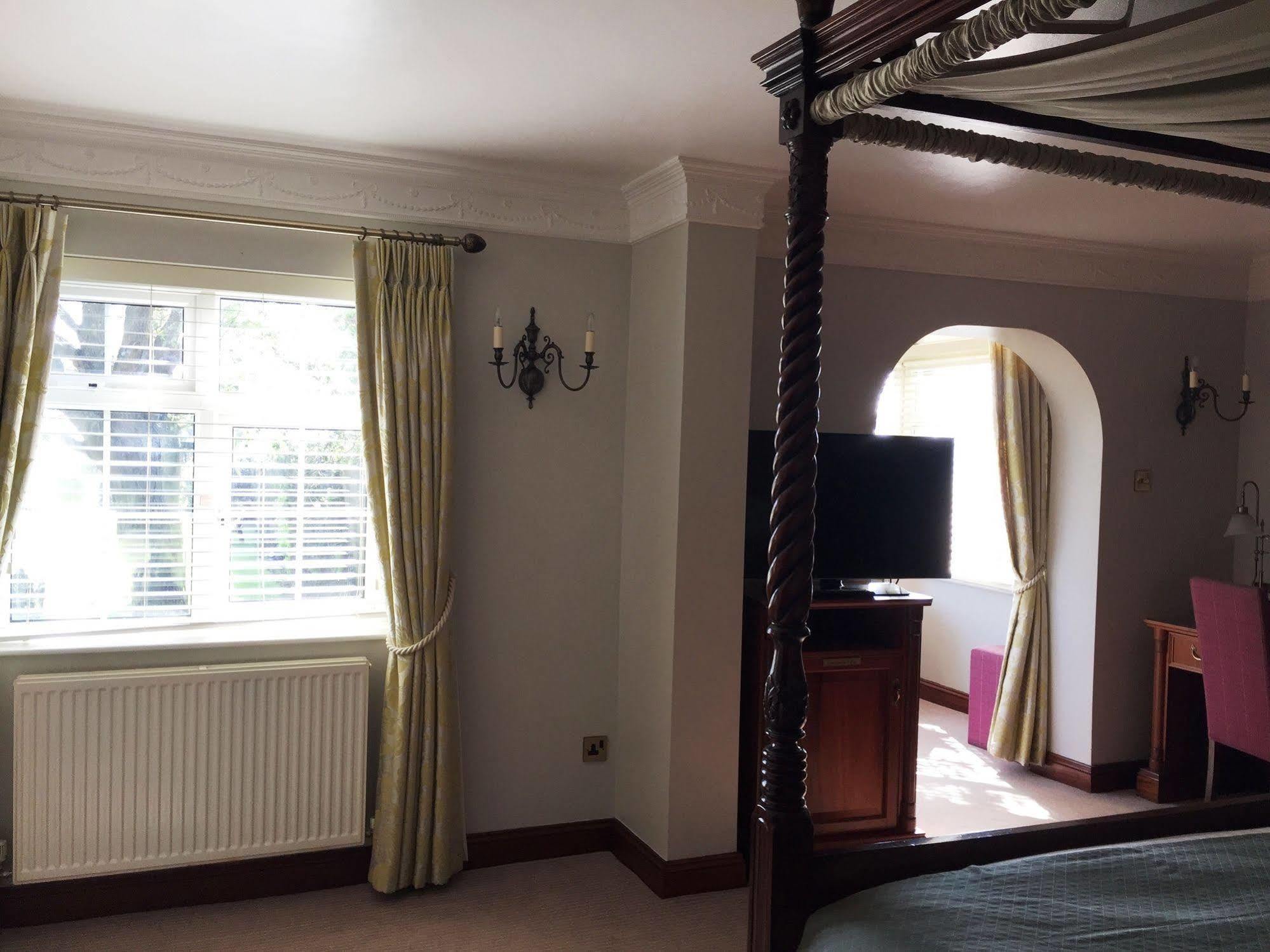 The Royal Chace Hotel Enfield Extérieur photo