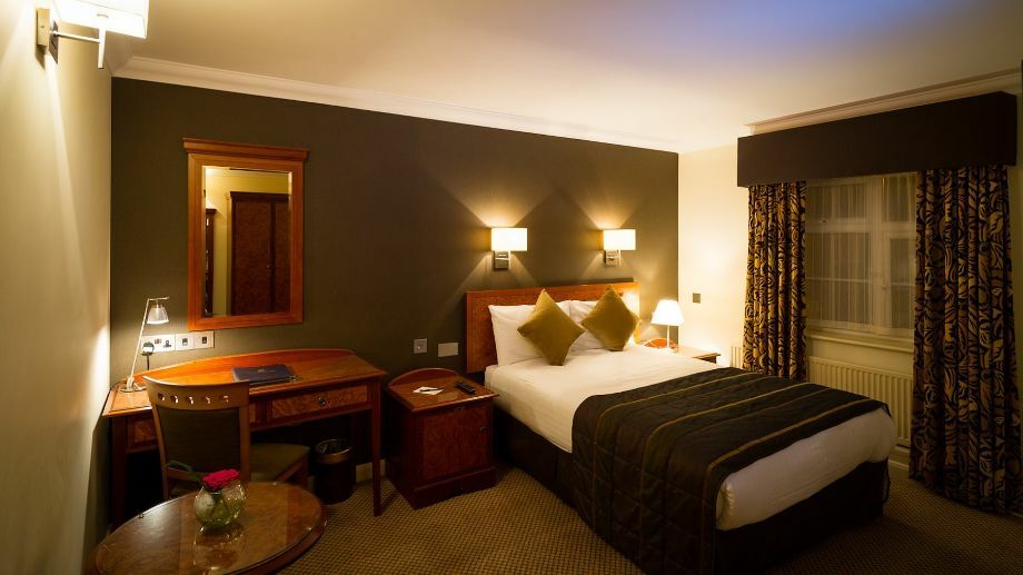The Royal Chace Hotel Enfield Extérieur photo